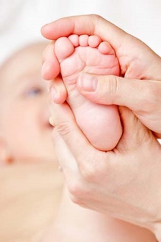 Massage pied de bébé Massage pied de bébé